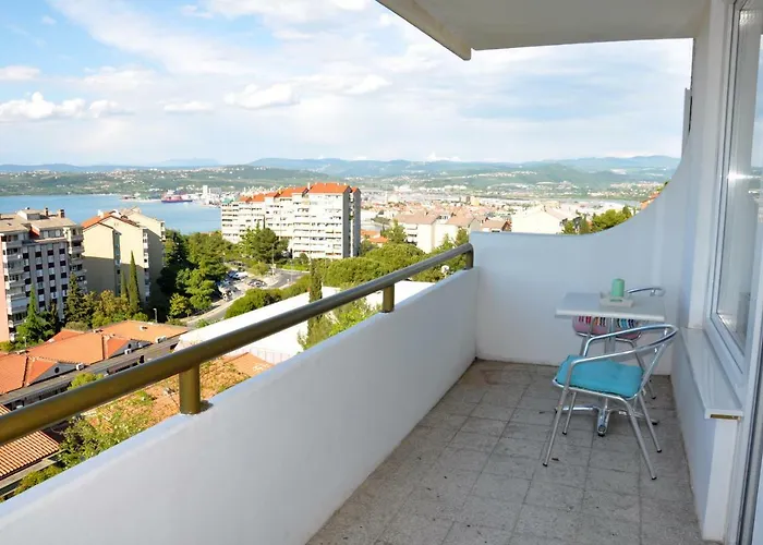 Razgled/the View アパート